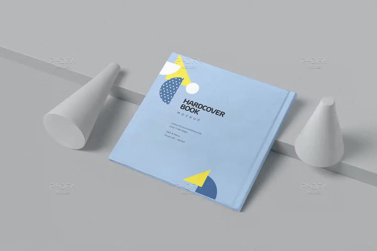 موکاپ کتاب مربعی با جلد مقوایی کلفت