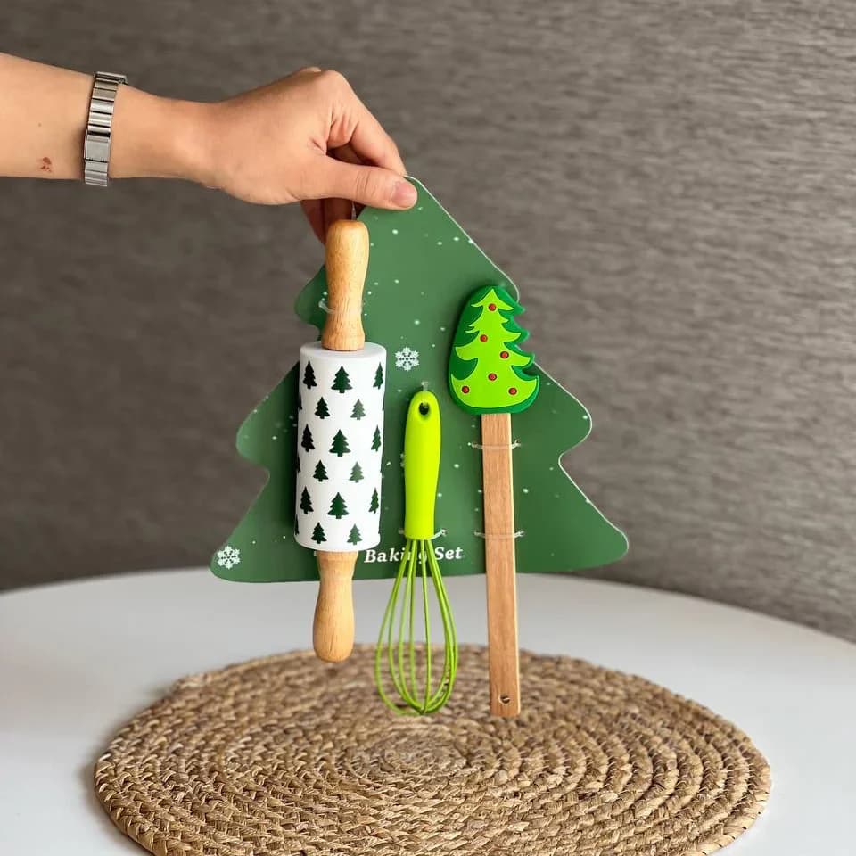 ست 3 عددی لیسک، وردنه و همزن کریسمسی – کد 8