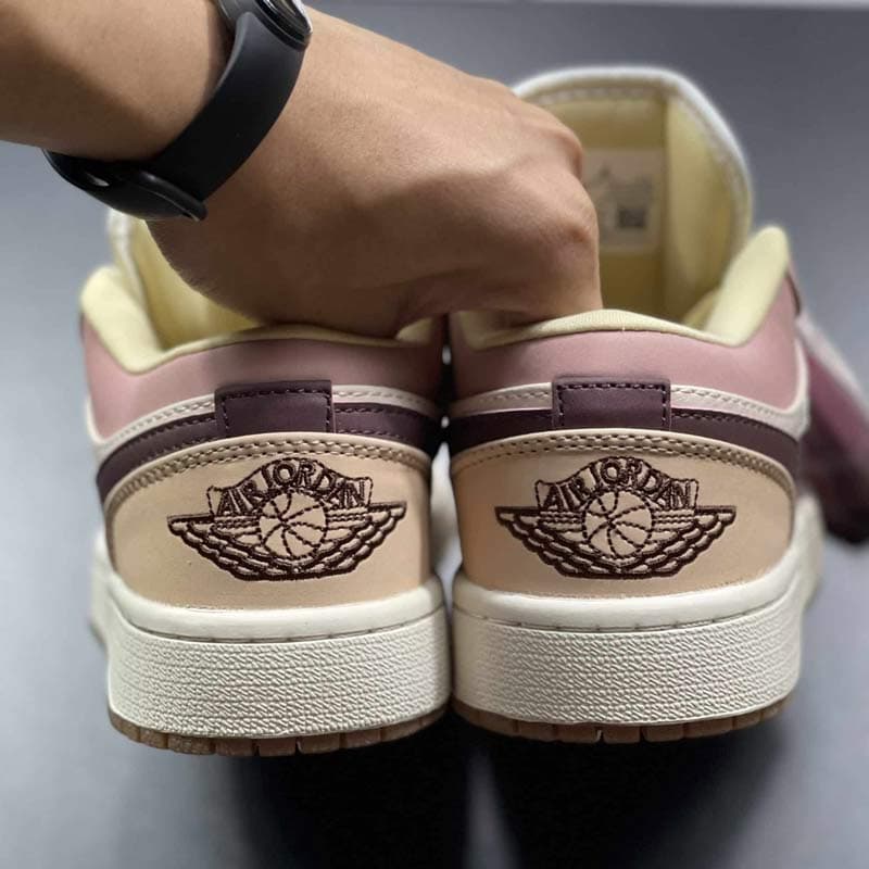 کفش نایک ایرجردن 1 ساق کوتاه صورتی زرشکی Nike Air Jordan 1 Low Dark Pony Smoky Mauve — تصویر ۴