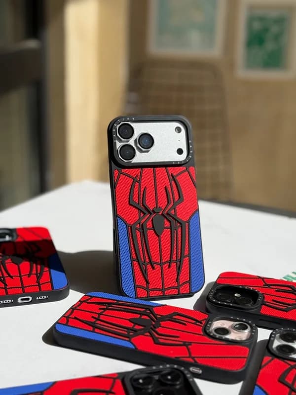 قاب CASETiFY طرح اسپایدرمن گوشی آیفون 15 — تصویر ۱۰