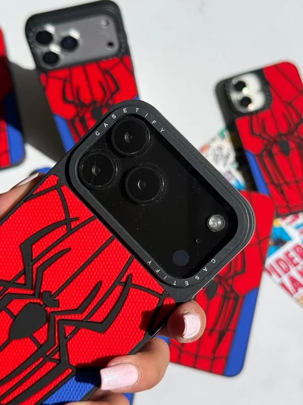 قاب CASETiFY طرح اسپایدرمن گوشی آیفون 13 پرو — تصویر ۹