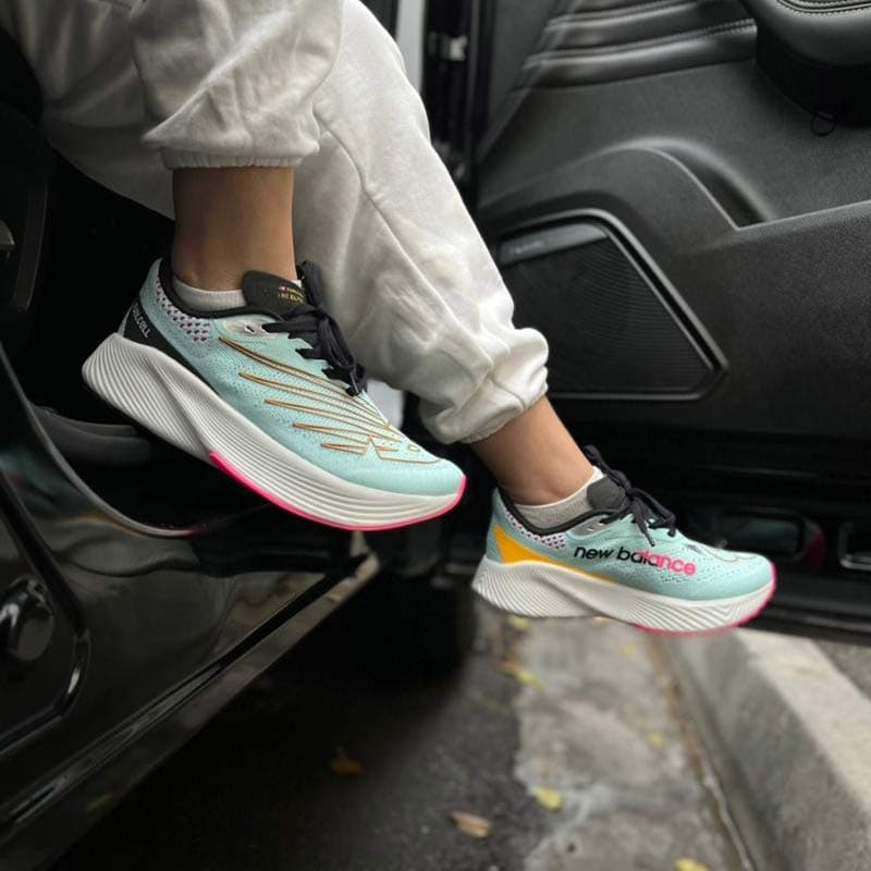 کتونی رانینگ نیوبالانس آبی صورتی New Balance Fuelcel Rc Elite Blue Pink — تصویر ۶