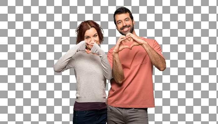 تصویر PNG زن و مرد جوان عاشق و نمایش قلب