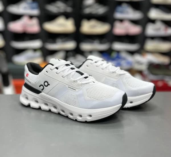 کتونی مسترکوالیتی آن رانینگ کیوسی کلودرانر 2 سایز 3۷ الی 45 ساخت ویتنام On Running Cloudrunner 2