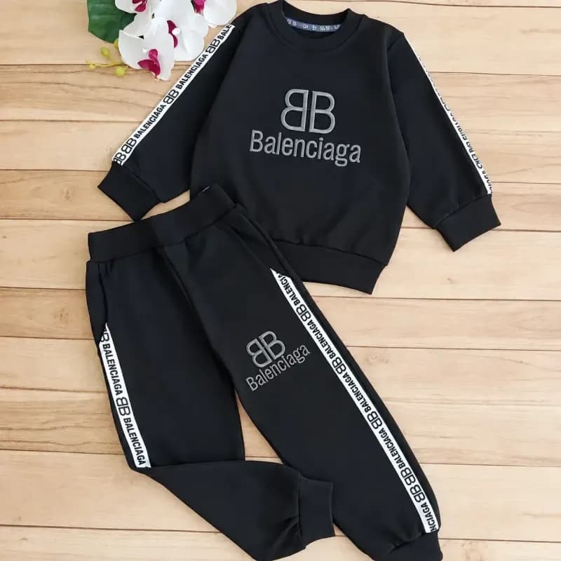 بلوز شلوار دورس بچگانه Balenciaga گلدوزی شده رنگ سبز بنتون نسکافه ای مشکی سایز 40 45 50 — تصویر ۴