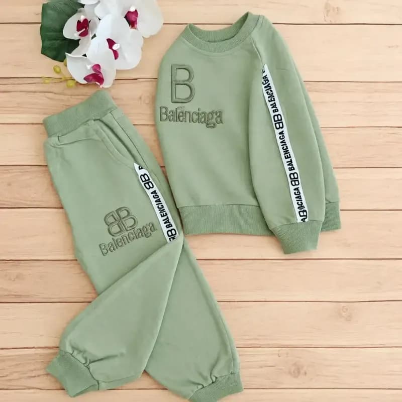 بلوز شلوار دورس بچگانه Balenciaga گلدوزی شده رنگ سبز بنتون نسکافه ای مشکی سایز 40 45 50 — تصویر ۳