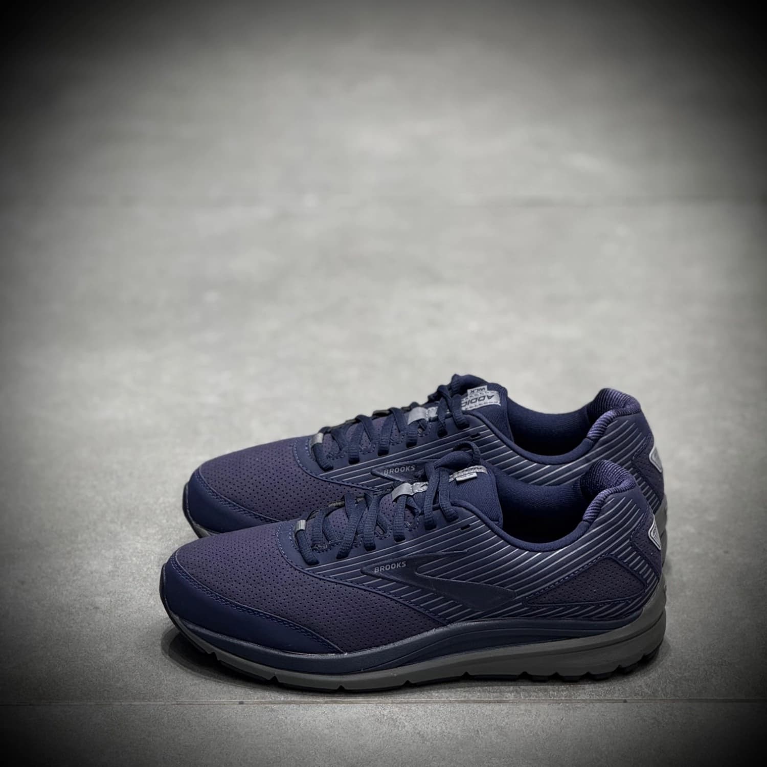 کتونی رانینگ بروکس brooks addiction walker sude