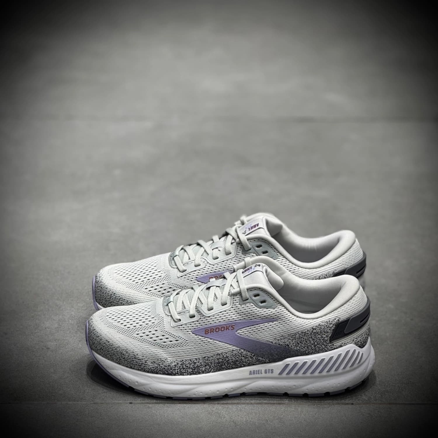 کتونی پیاده روی بروکس brooks Ariel gts 24