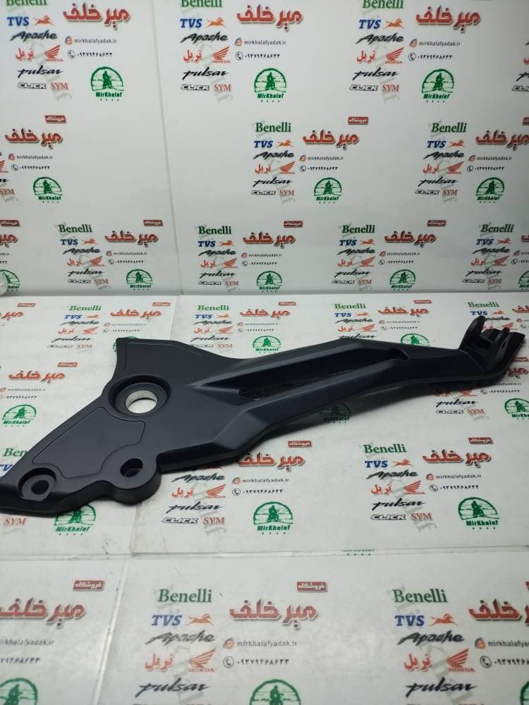 براکت جا پایه (پدال دنده) عقب موتور بنلی 300 دوسیلندر قدیم و جدید نیوفیس اصلی (سمت چپ)