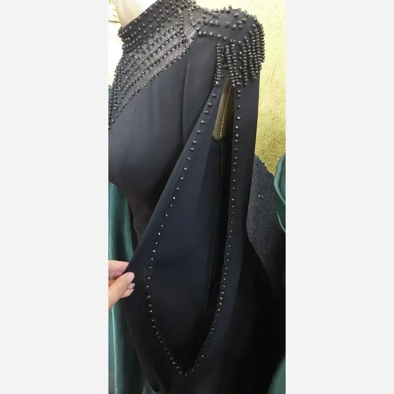ماکسی مجلسی زنانه کرپ دالقیچ سنگدوزی کریستال قد 155 رنگ مشکی و سرمه ای سایزبندی — تصویر ۳
