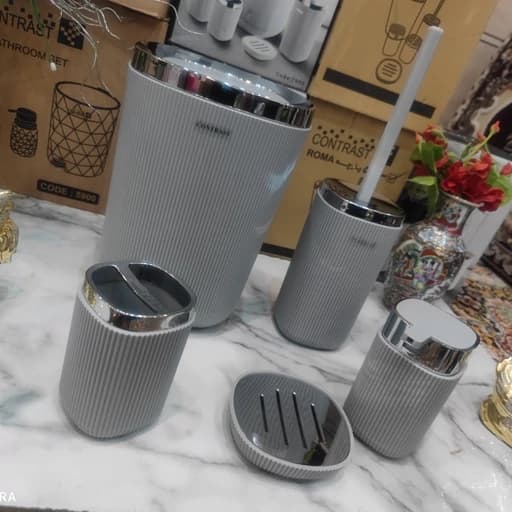 ست سرویس بهداشتی 5 پارچه طرح روما خطی رنگ زیبا و شکیل طوسی روشن کروم برند کنتراست نو آکبند طرح جدید قیمت عالی واقتصادی فیلبندشاپ مدل 847816