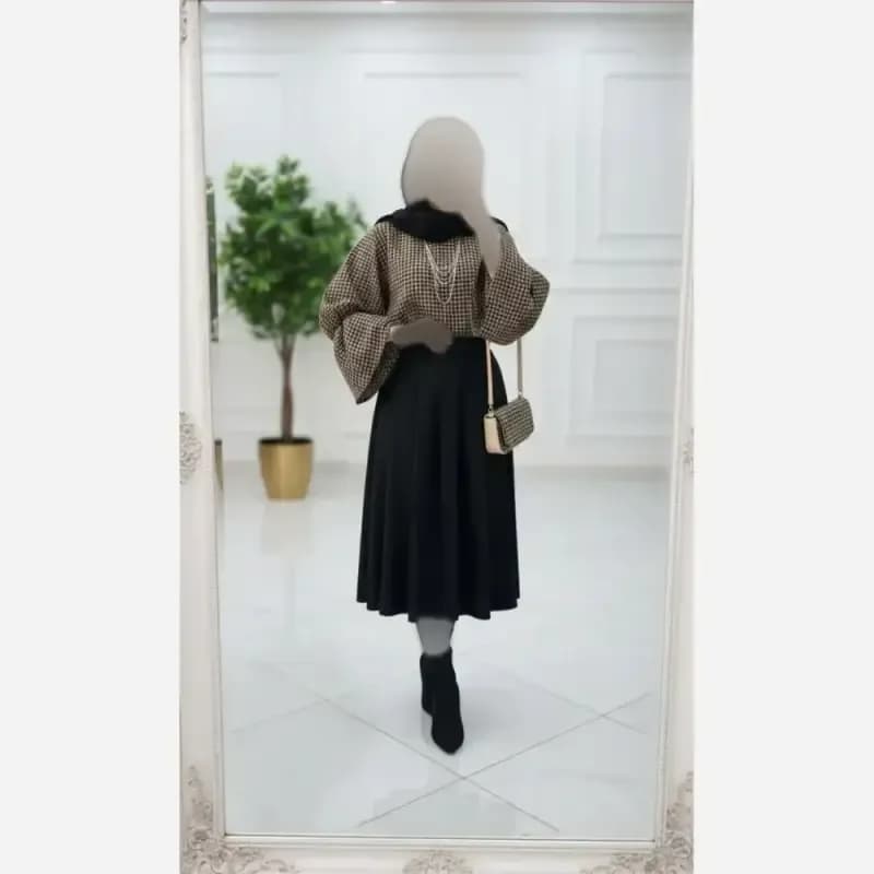 ست دامن مازراتی و شنل موهر فری سایز رنگ سفید مشکی و مشکی شکلاتی — تصویر ۵