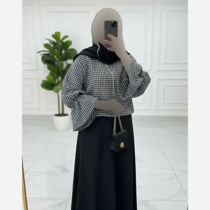 ست دامن مازراتی و شنل موهر فری سایز رنگ سفید مشکی و مشکی شکلاتی — تصویر ۳