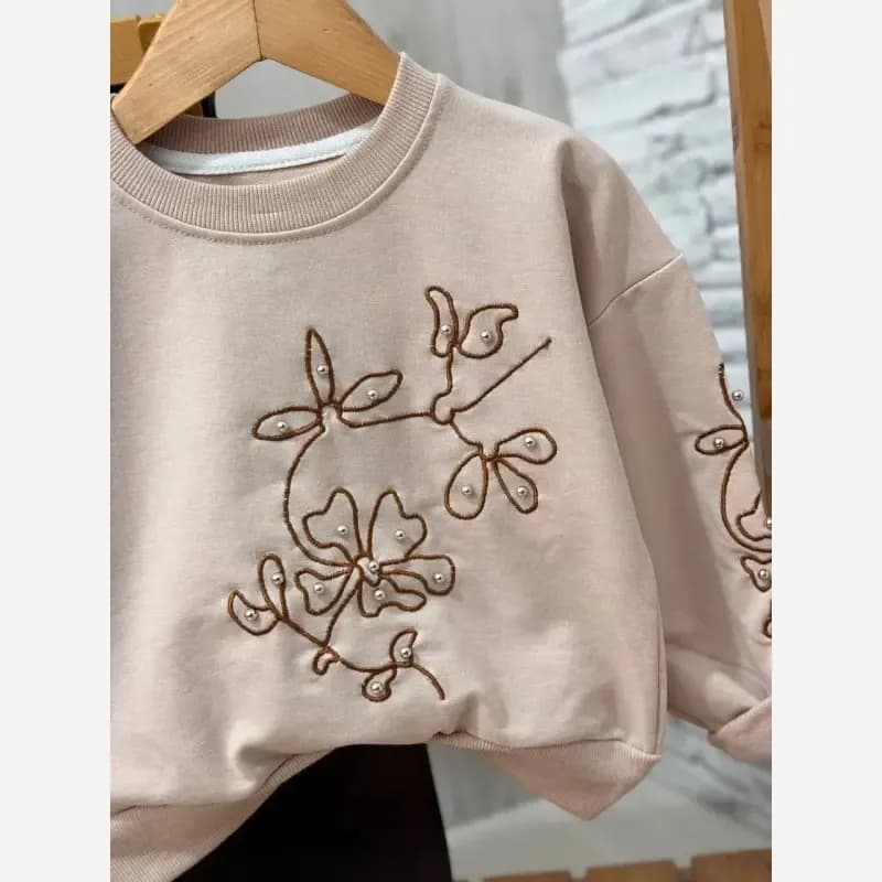 ست کراپ شلوار پاییزه دخترانه گلدوزی شده مروارید کار شده جنس پنبه دورس سه نخ لاکرا و کتان پنبه — تصویر ۳