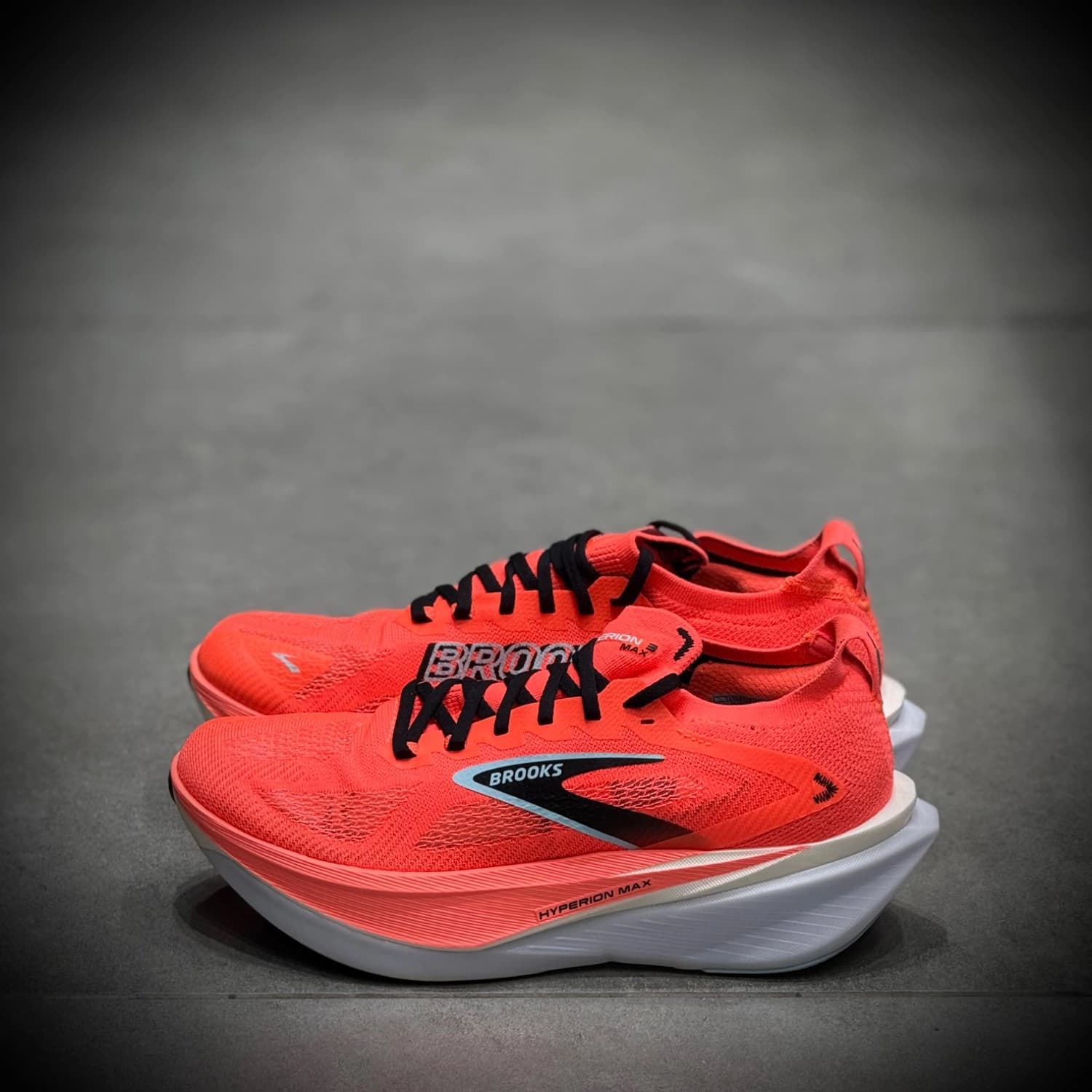 کتونی دویدن بروکس Brooks Hyperion max 3