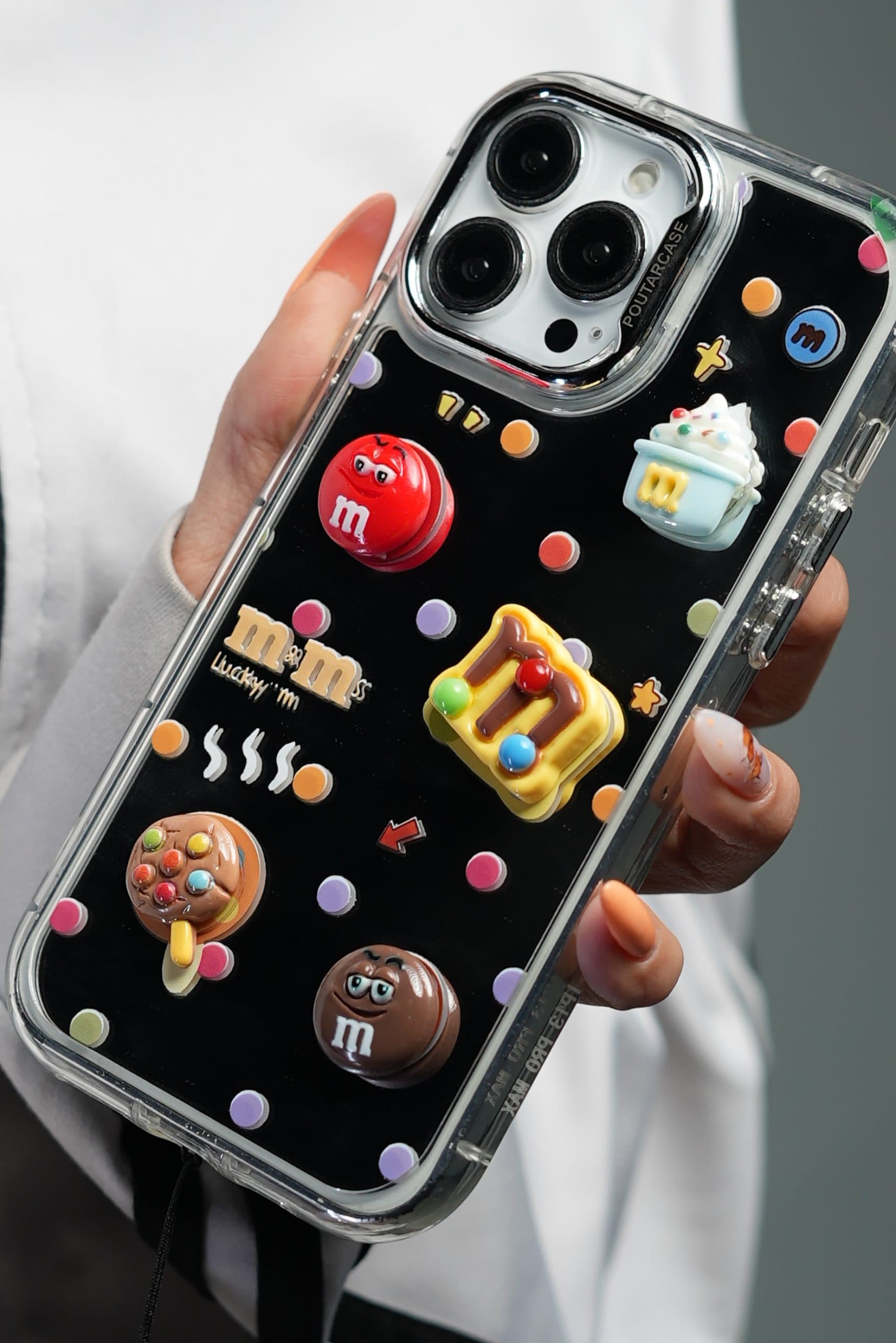 قاب موبایل ام اند ام M&M آیینه ای بنددار برای گوشی های آیفون