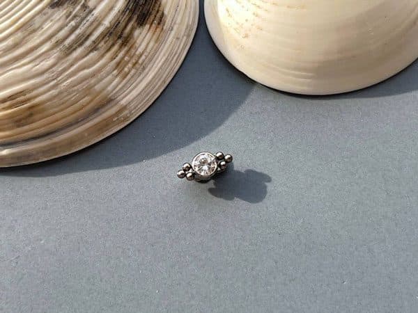 نگین میکرودرمال نقره ای