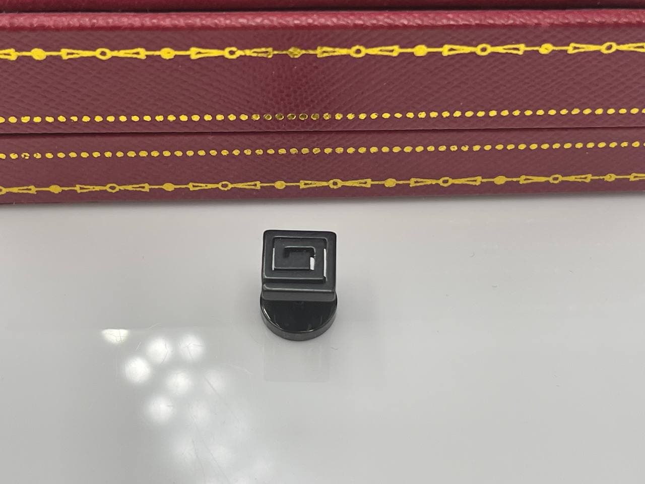 پیرسینگ گوش طرح ساده
