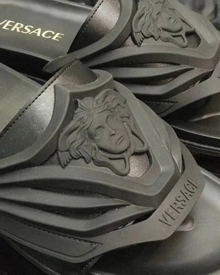 کد 300 صندل ورساچه versace چرم و تزریق مشکی مادوکا — تصویر ۶