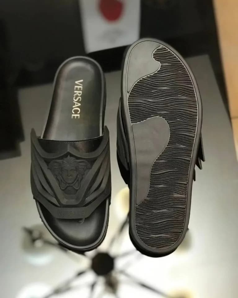 کد 300 صندل ورساچه versace چرم و تزریق مشکی مادوکا — تصویر ۴