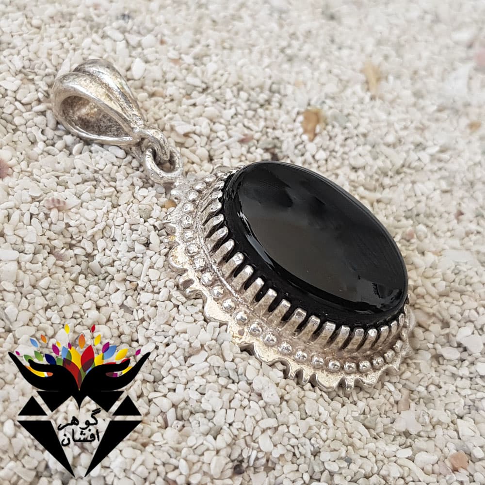 گردنبند عقیق سیاه اصل با حکاکی پشت ستاره سلیمان G3307