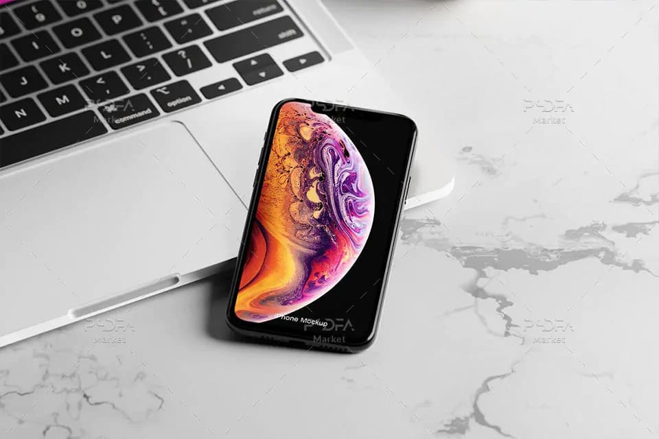 موکاپ گوشی آیفون 11 پرو روی مک بوک iPhone 11 Pro Mockup — تصویر ۲