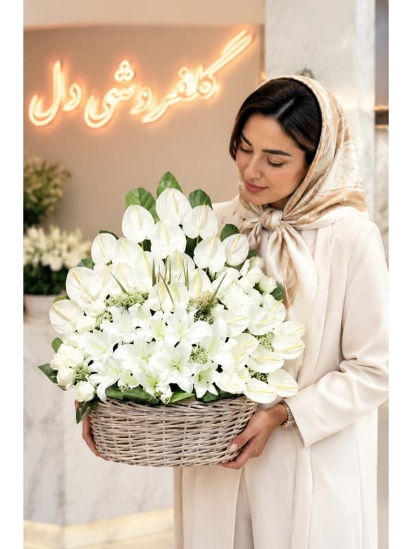 سبد گل تسلیت با ارکیده سفید برای مراسم ترحیم و یادبود