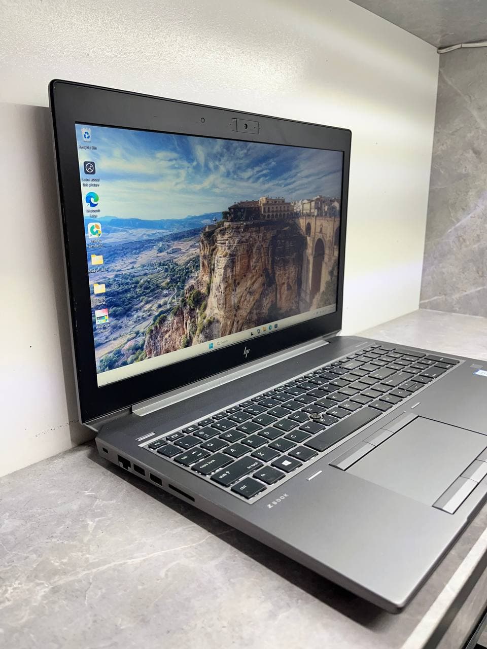 لپ تاپ 15.6 اینچی اچ پی مدل HP Zbook 15 G6 -Xeon-2286 /16GB/512 SSD/6GB RTX3000/ — تصویر ۲