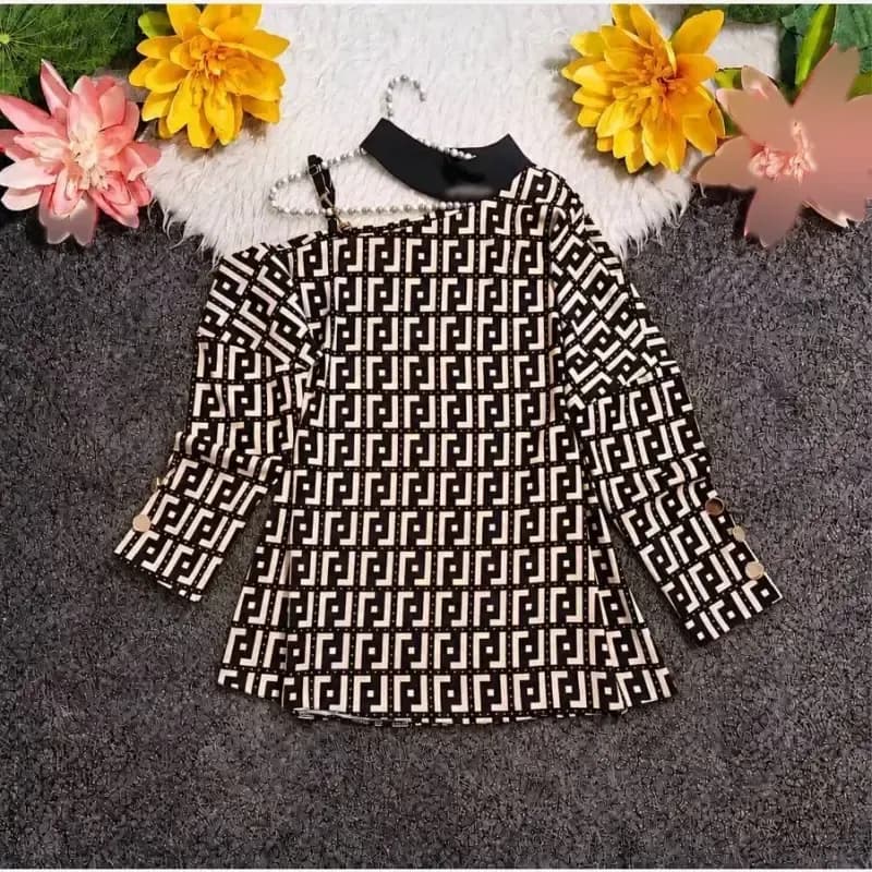 شومیز مجلسی زنانه ساتن زارا مدل فندی قواره دار سایز بزرگ — تصویر ۳