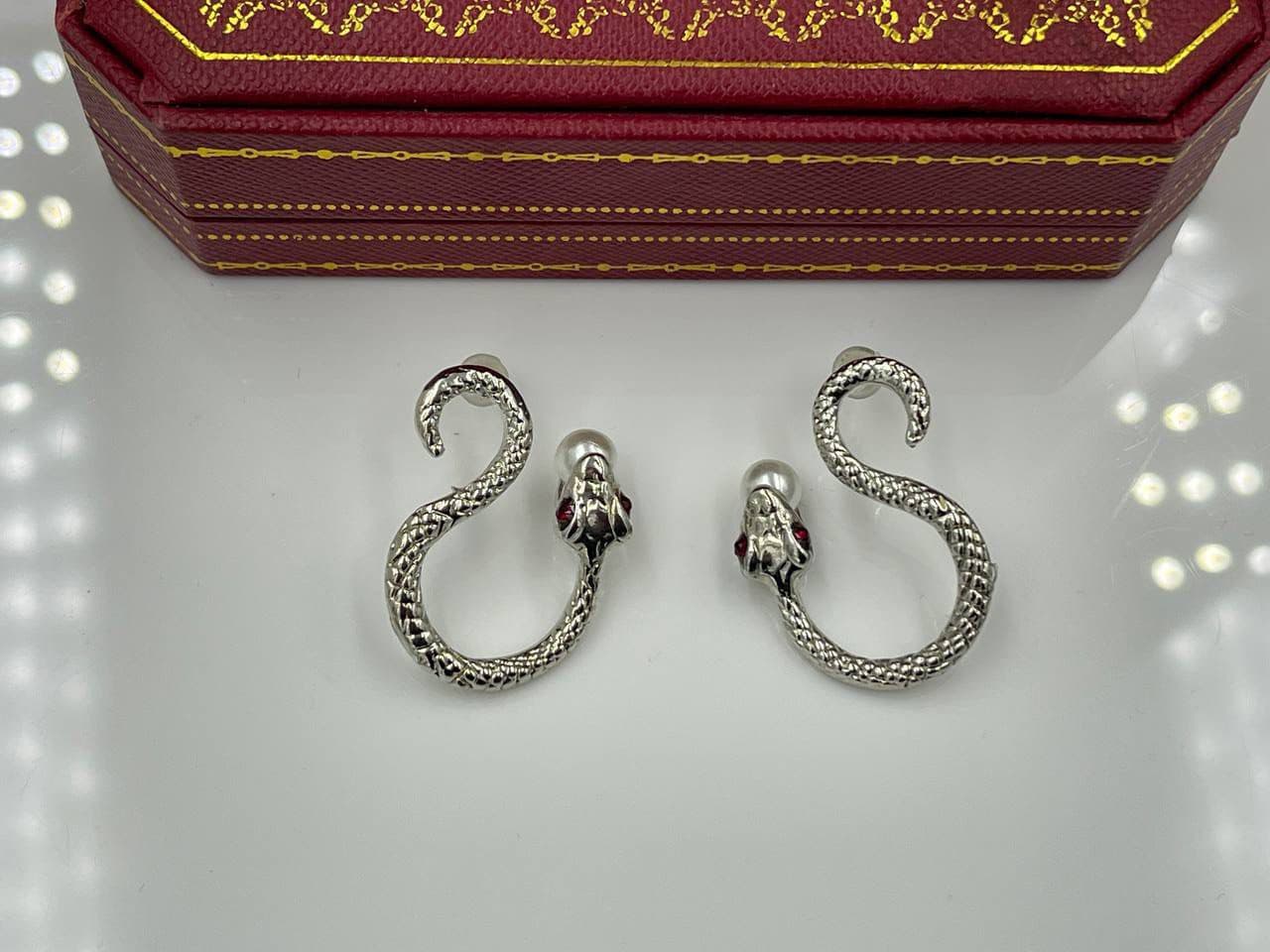 گوشواره نقره ای طرح مار نگین کاری