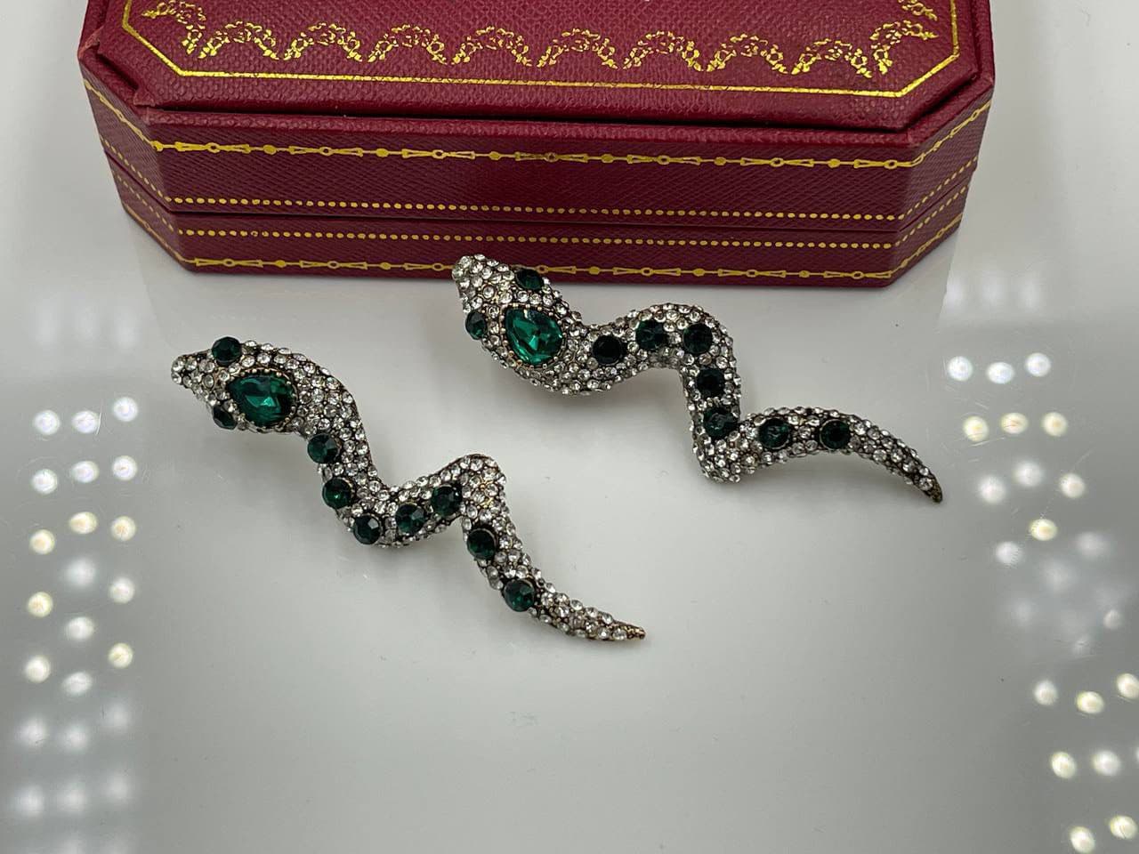 گوشواره طرح مار با نگین کاری سبز