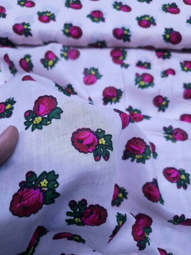 پارچه موهر پاکستانی ساده صورتی مایل سفید طرح 7