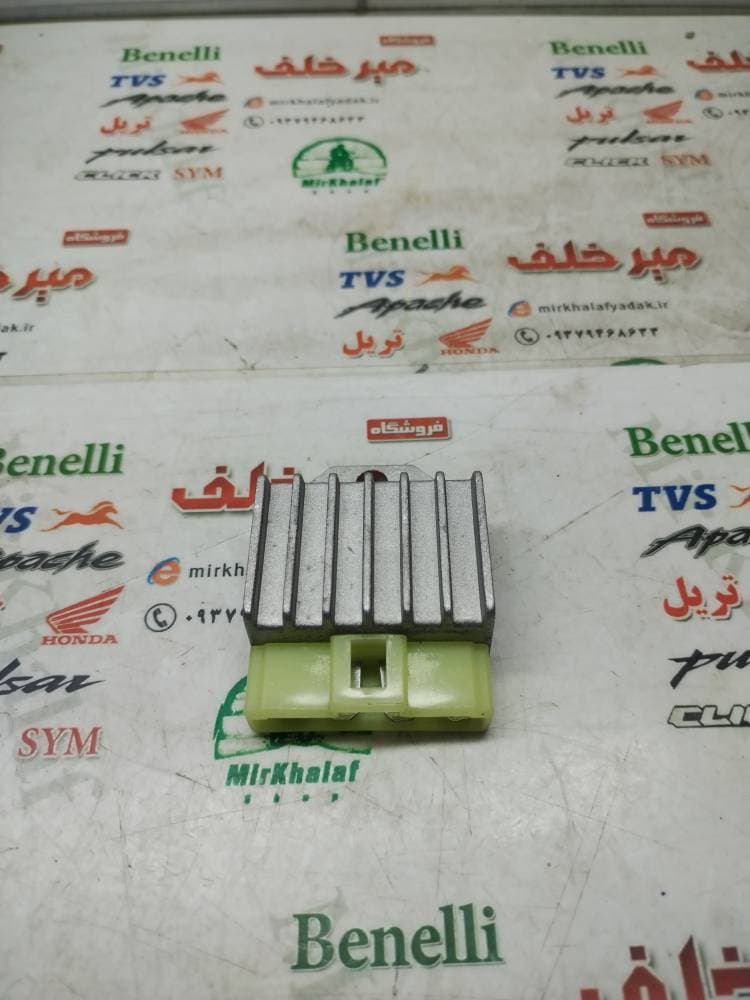 شارژر باطری موتور بی کلاچ 4 سیم سوکتی صاف