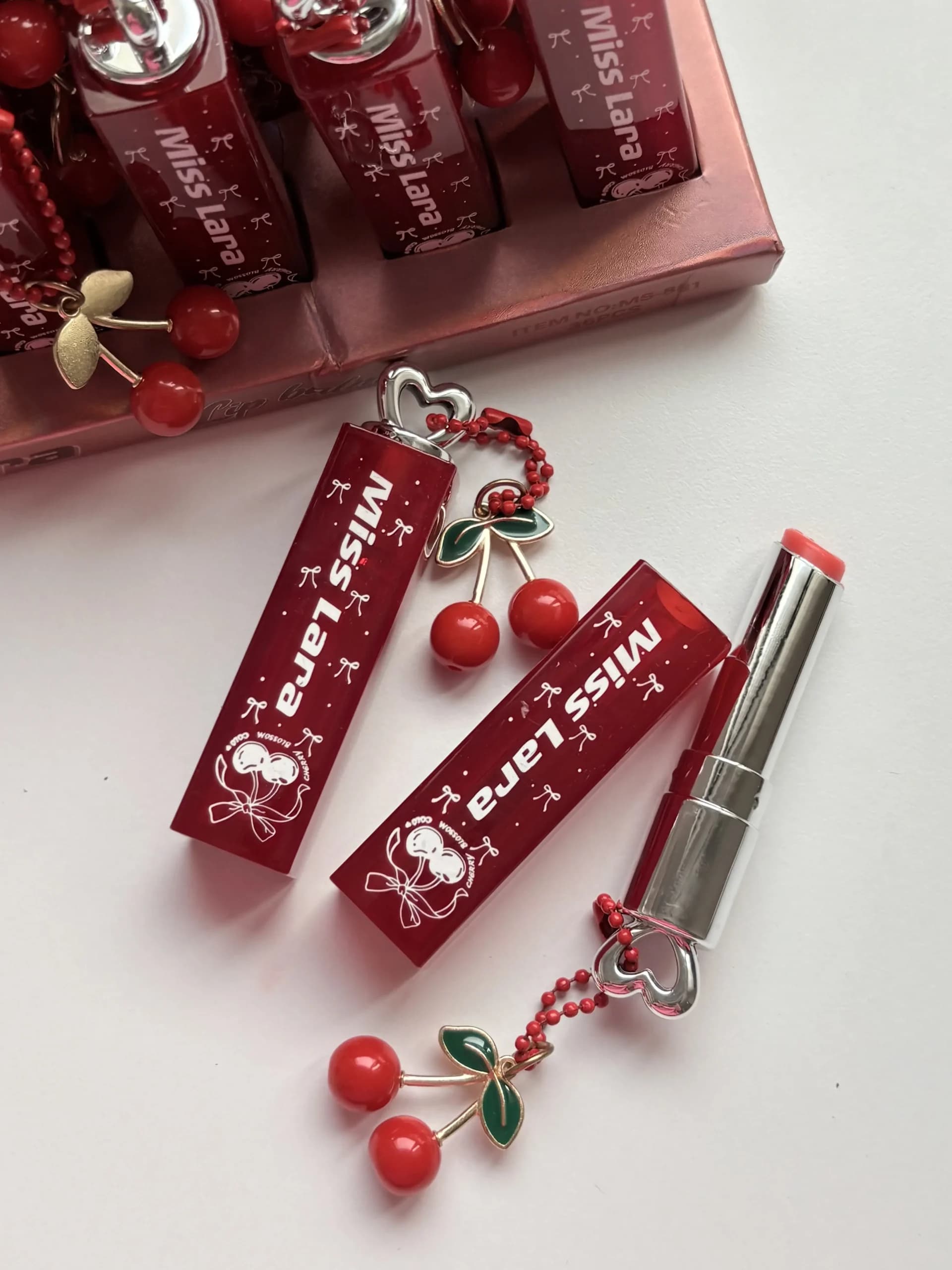 بالم لب آلبالویی چارم دار چری 🍒