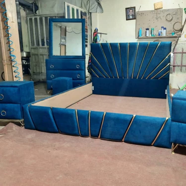 سرویس خواب دو نفره کامل (شامل تخت و کنسول واینه و یکعدد پاتختی و صندلی). یک روزه. …)