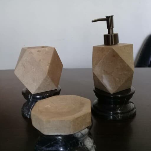 ست سرویس بهداشتی سنگی پایه دار مشکی طرح فانتزی سه تکه (جامایع دستشویی و جامسواک و جا صابونی) | هدیه تولد | جهیزیه عروس | کادویی | ظروف سنگی آقای سنگی | ظروف آنتیک و کلکسیونی — تصویر ۲