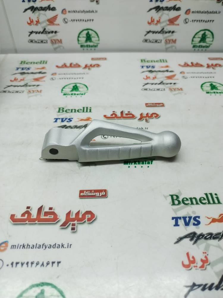 جا پایه عقب موتور بنلی ریس و 135 و 180 و 250 تک سیلندر و لئونچینو نقره ای سمت چپ (اصلی)