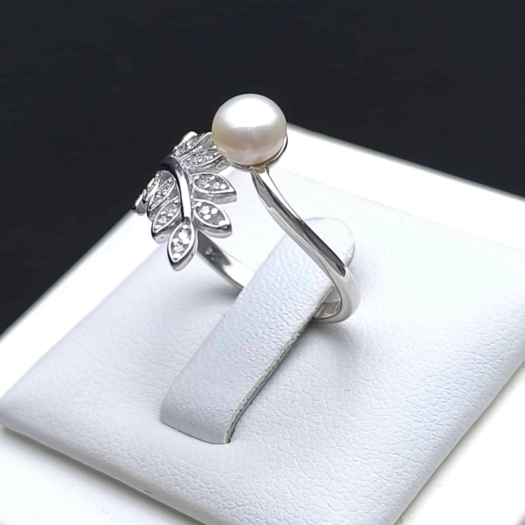 انگشتر نقره زنانه عیار 925 طرح برگ و مروارید