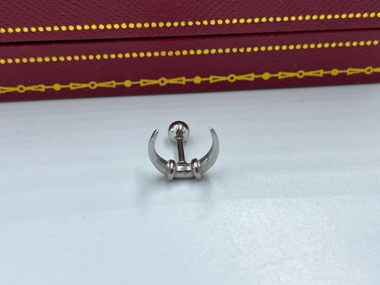 پیرسینگ طرح ماه نقره ای