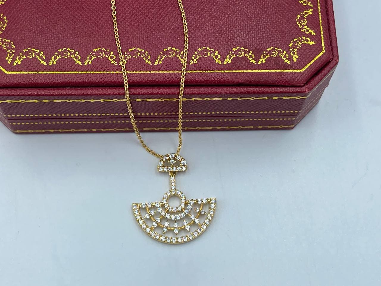 گردنبند طلایی نگین کاری خاص