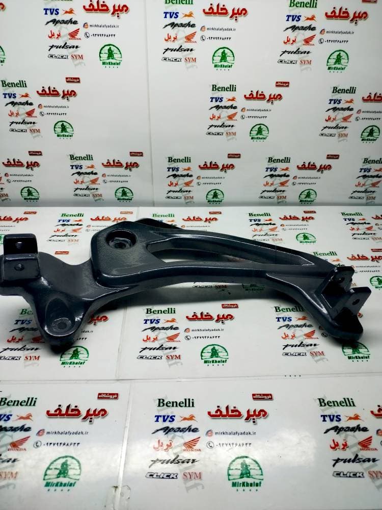 براکت جا پایه عقب سمت چپ (پدال دنده) موتور پالس ls 135 ال اس
