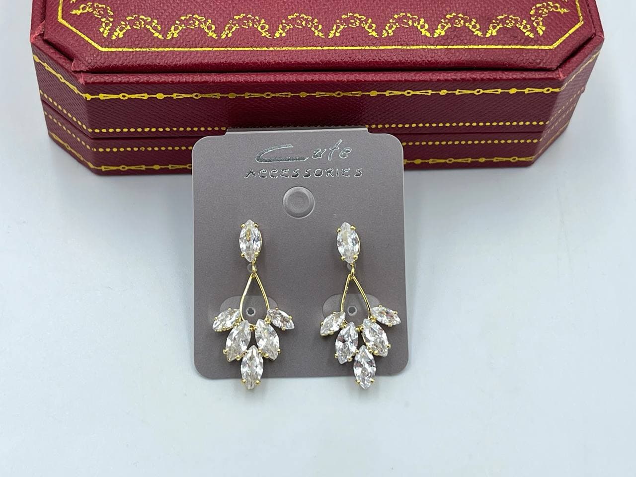 گوشواره آویزی طرح برگ و شاخه
