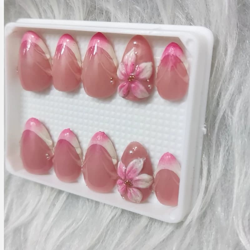 ناخن ژلیکس دست‌ساز مدل گل برجسته و آمبره ۱۰ عددی