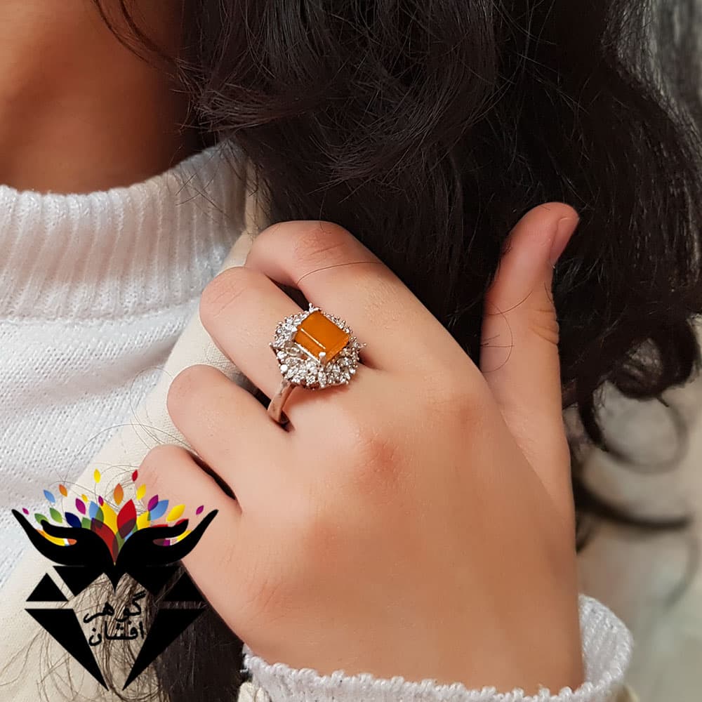 انگشتر عقیق زرد اصل زنانه دورجواهری R1062B