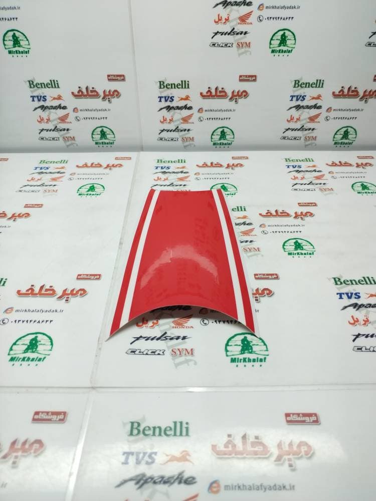 ارم (برچسب) روی باک قسمت بالایی موتور بنلی 150 قرمز اصلی
