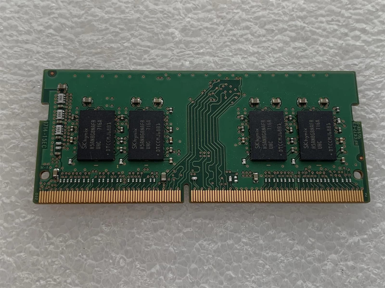 رم لپ‌تاپ DDR4 SK Hynix مدل HMA81GS6AFR8N ظرفیت 8GB فرکانس 2400MHz تک کانال نوع ماژول SO-DIMM ساخت کره — تصویر ۲