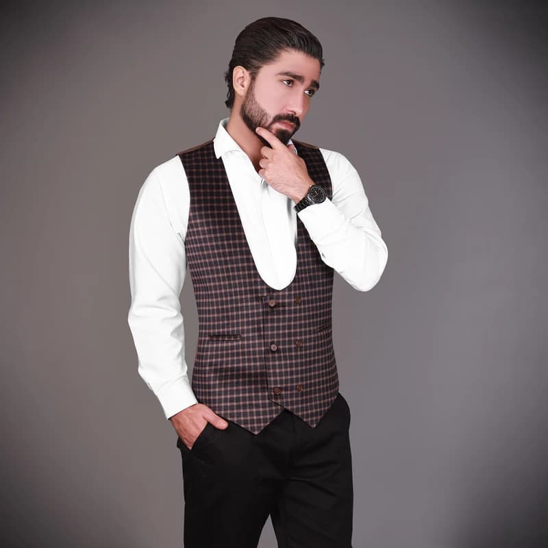 جلیقه مردانه مدل مخمل چهارخانه رنگ نسکافه ای — تصویر ۳