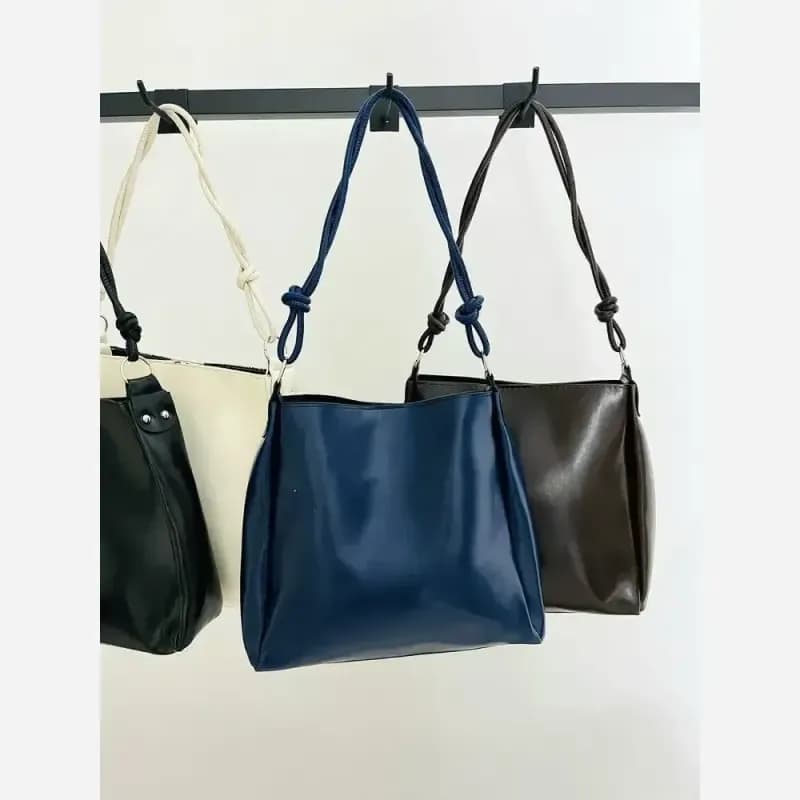 کیف زنانه فایرو بند پیچ به همراه کیف آرایش جنس وارداتی سایز 27 تا 32 رنگ بندی متنوع — تصویر ۳