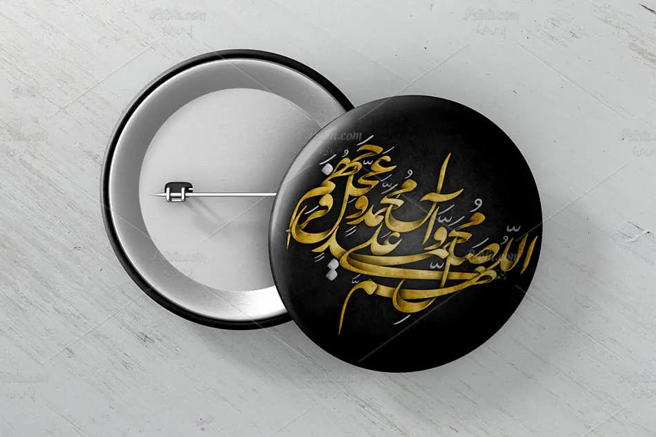 قالب لایه باز موکاپ پیکسل و سنجاق سینه بشقابی برای فتوشاپ — تصویر ۵