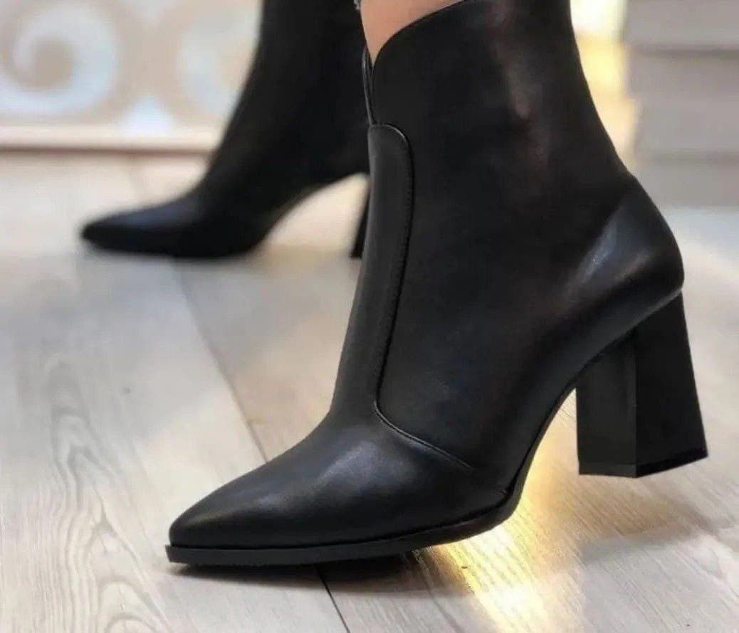 نیم بوت مدل پاشنه‌دار زنانه
